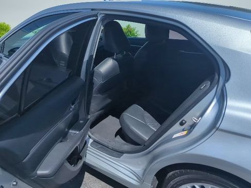 Used 2018 Toyota Camry XLE FWD image 10