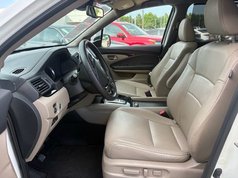 Certified 2018 Honda Pilot Touring image 10
