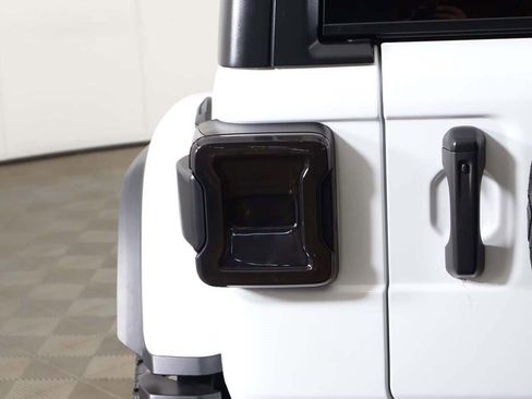 Used 2022 Jeep Wrangler Unlimited Rubicon w/ Cold Weather Group image 13