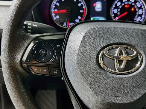 Used 2022 Toyota RAV4 LE FWD image 16