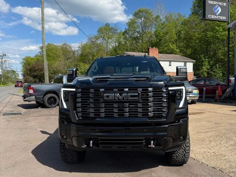 Used 2025 GMC Sierra 3500 Denali Ultimate AWD/4WD image 2