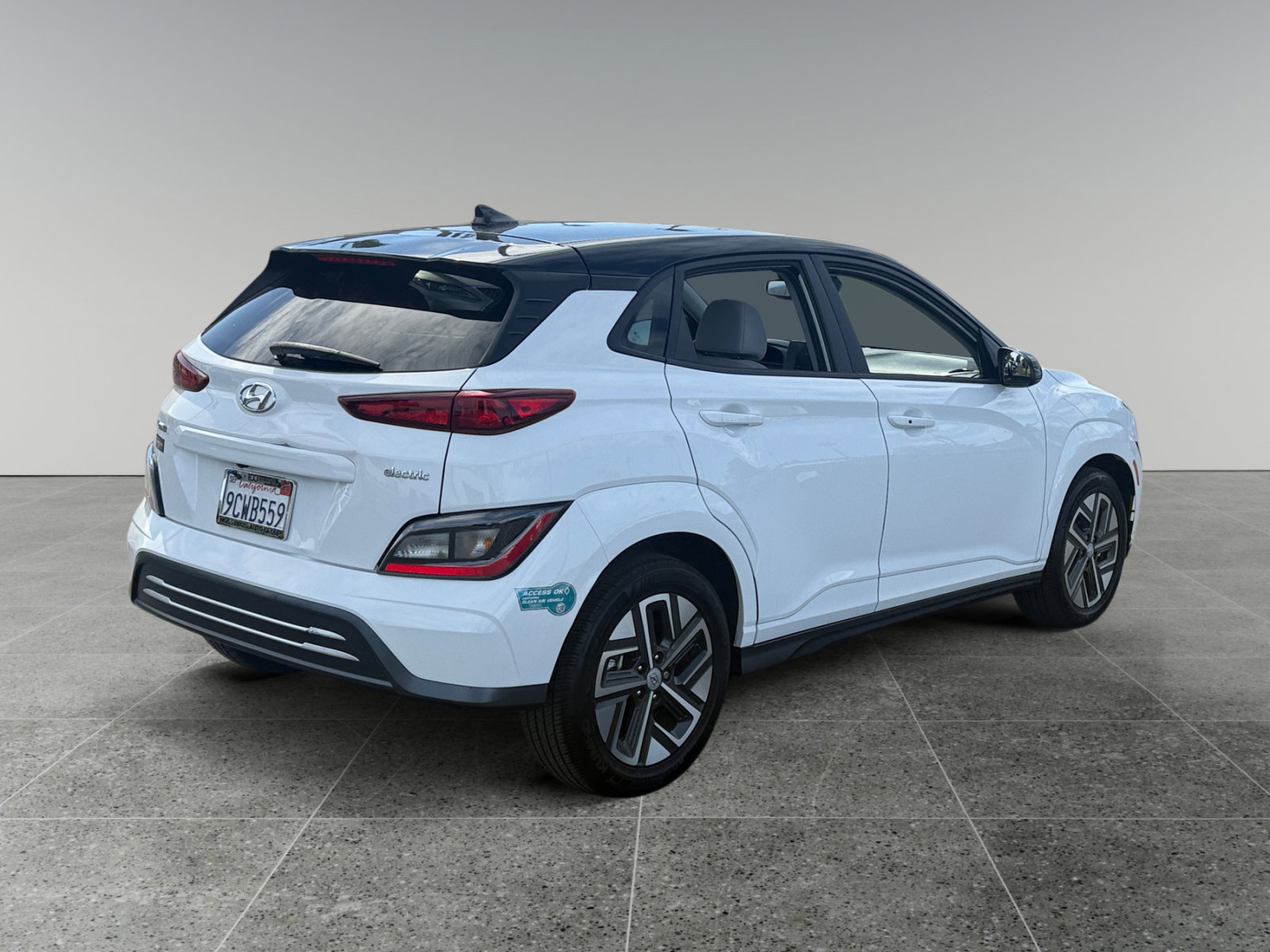 Used 2023 Hyundai Kona SE w/ Cargo Package FWD image 5