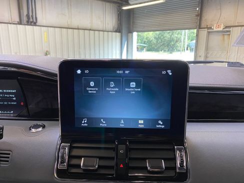 Used 2018 Lincoln Navigator Select w/ Technology Package RWD image 39