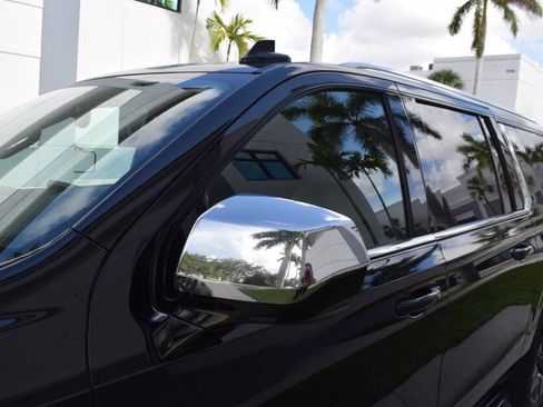 Used 2022 Chevrolet Suburban LT RWD image 31