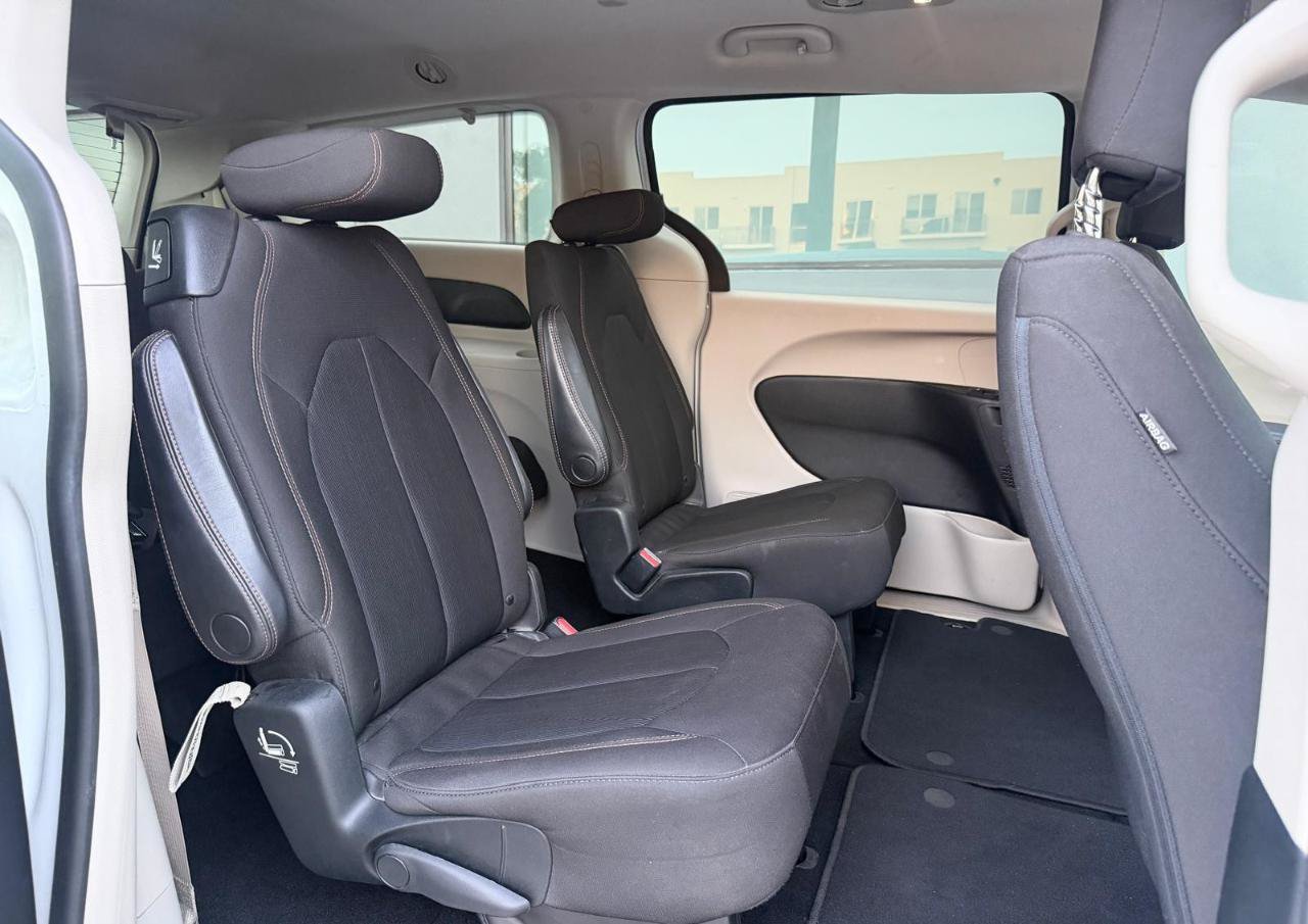 Used 2018 Chrysler Pacifica LX FWD image 20