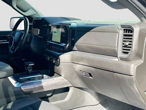 Used 2025 Chevrolet Silverado 1500 LTZ AWD/4WD image 31