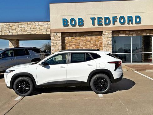 New 2026 Chevrolet Trax ACTIV FWD image 2