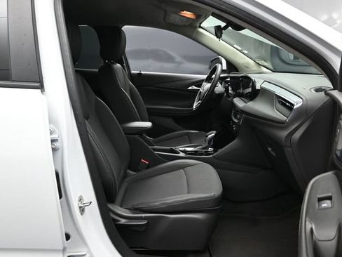 Used 2025 Buick Encore GX Preferred AWD/4WD image 23