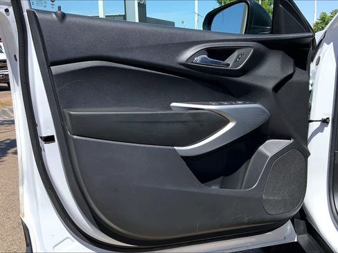 Used 2025 Chevrolet Trax LS image 22