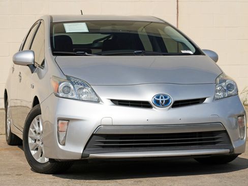 Used 2014 Toyota Prius Prime Plug-In Hybrid FWD image 2