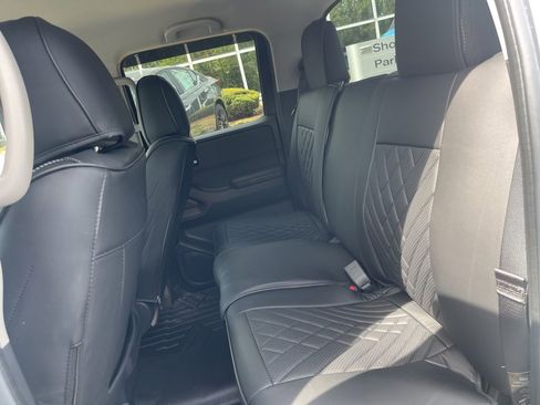 Certified 2025 Nissan Frontier SV image 22