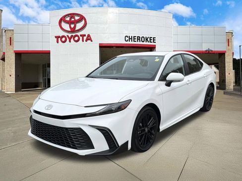 Used 2026 Toyota Camry SE w/ Convenience Package image 1