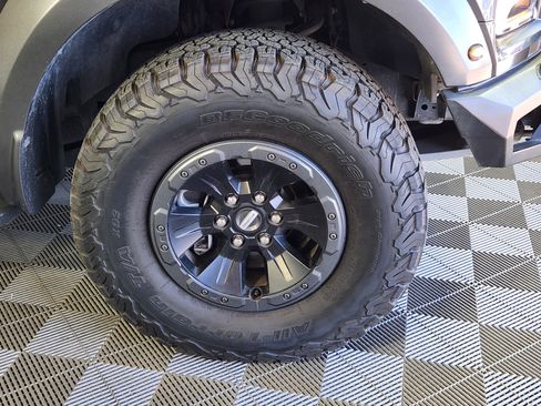 Used 2018 Ford F150 Raptor w/ Equipment Group 802A Luxury AWD/4WD image 9
