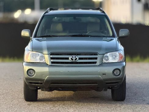 Used 2005 Toyota Highlander Limited w/ Leather Trim Pkg AWD/4WD image 5