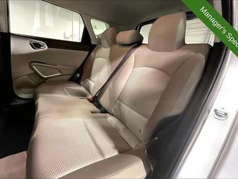 Used 2025 Kia Soul LX w/ LX Technology Package FWD image 31