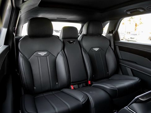 Used 2024 Bentley Bentayga Extended Wheelbase AWD/4WD image 25