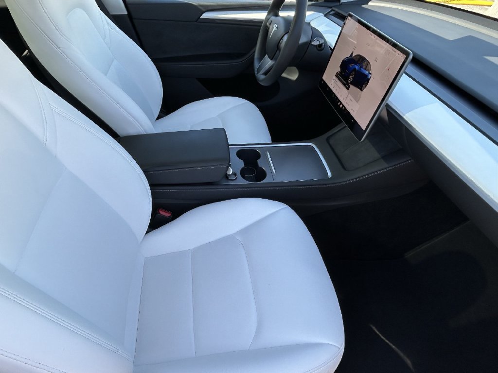 Used 2023 Tesla Model Y AWD image 9