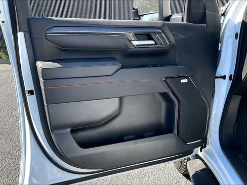 Used 2025 GMC Sierra 2500 AT4 w/ AT4 Premium Plus Package image 19