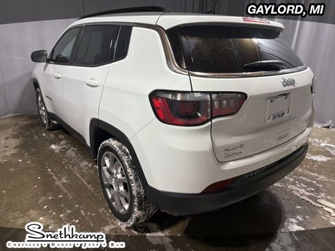 Used 2022 Jeep Compass Latitude image 6