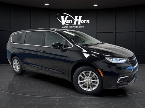 New 2026 Chrysler Pacifica Select AWD/4WD image 41