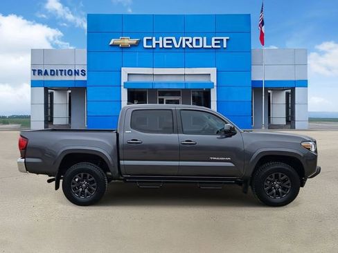 Used 2021 Toyota Tacoma SR5 RWD image 10