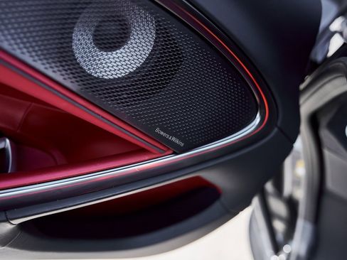 Used 2025 McLaren Artura image 33