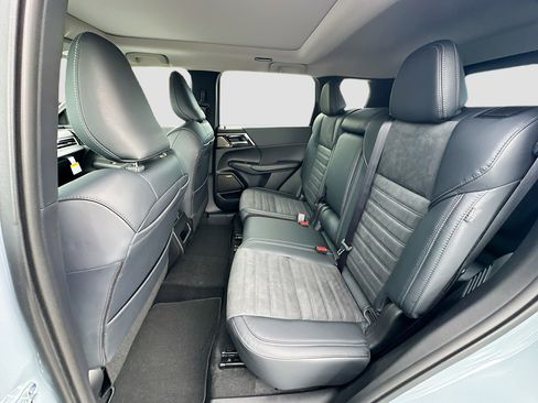 New 2026 Mitsubishi Outlander SE image 17