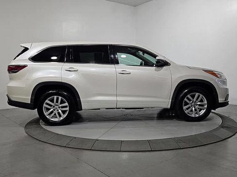 Used 2014 Toyota Highlander LE FWD image 7