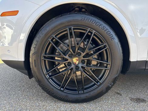 Used 2025 Porsche Cayenne image 12