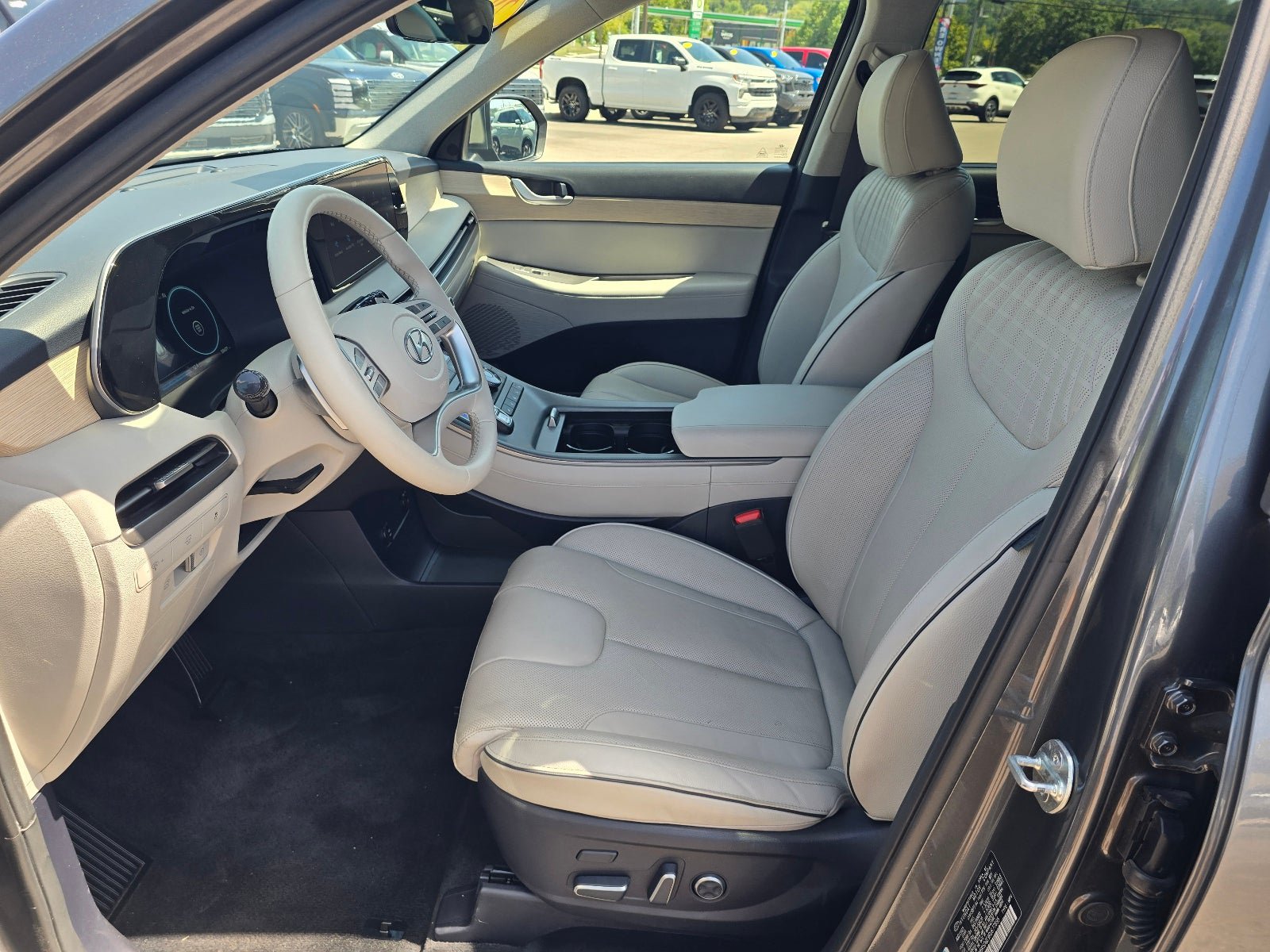 Used 2024 Hyundai Palisade Limited AWD/4WD image 13
