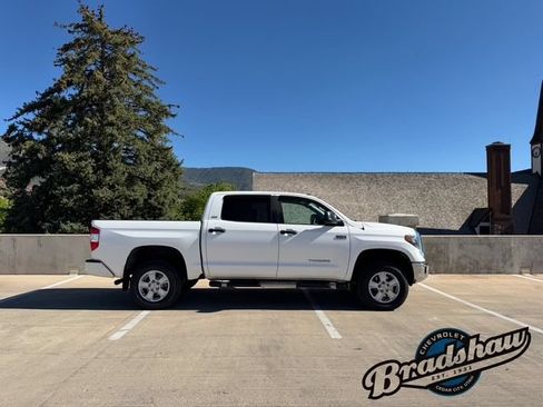 Used 2019 Toyota Tundra SR5 w/ Convenience Package AWD/4WD image 3