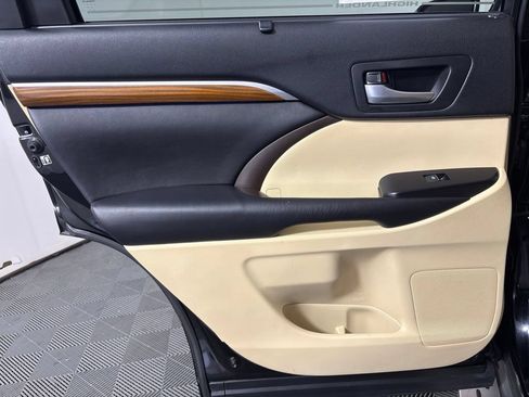 Used 2017 Toyota Highlander Limited FWD image 24