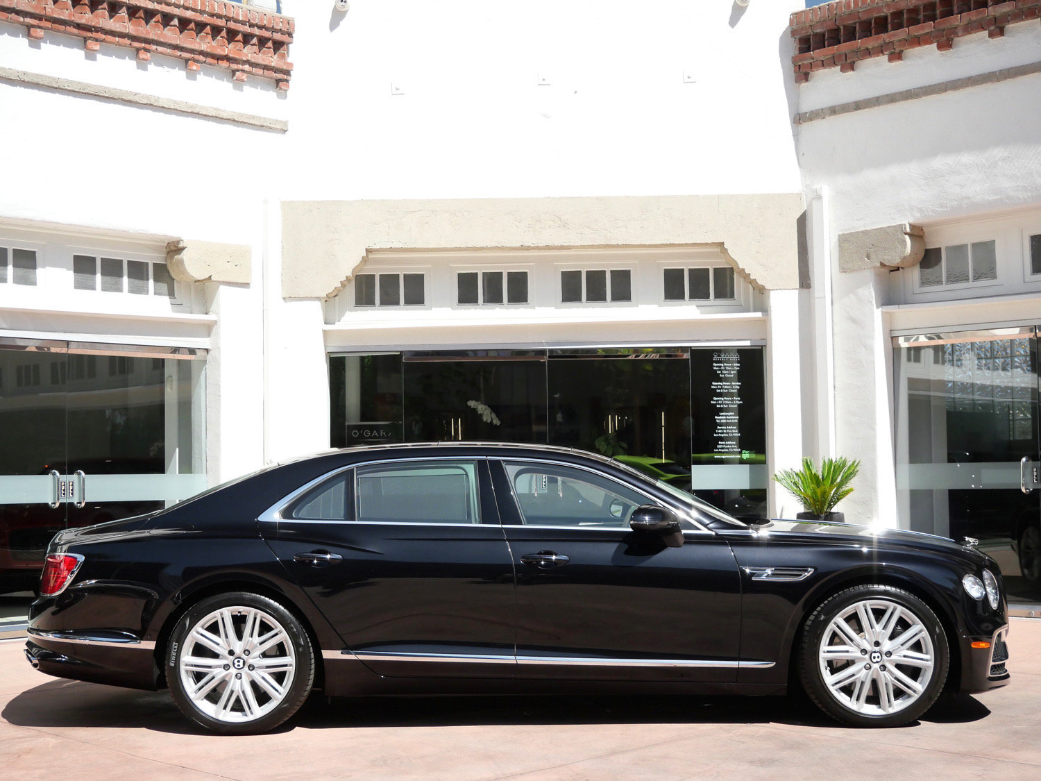 Used 2023 Bentley Flying Spur Plug-In Hybrid AWD/4WD image 5