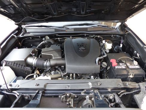 Used 2022 Toyota Tacoma SR5 AWD/4WD image 24