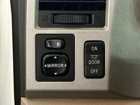 Used 2009 Toyota Tundra SR5 w/ TRD Off-Road Pkg AWD/4WD image 11