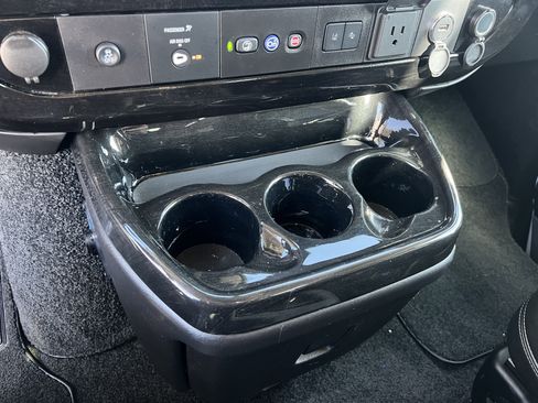 Used 2019 Chevrolet Express 2500 w/ Enhanced Convenience Package image 22