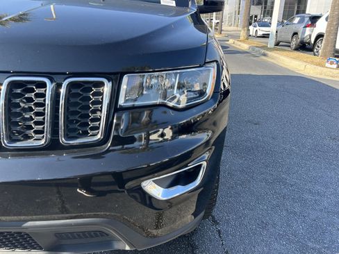 Used 2019 Jeep Grand Cherokee Laredo image 5