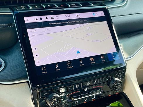 Certified 2025 Jeep Grand Cherokee L Limited w/ Luxury Tech Group II image 13