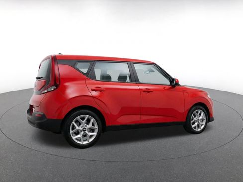 Used 2025 Kia Soul LX w/ LX Technology Package FWD image 9