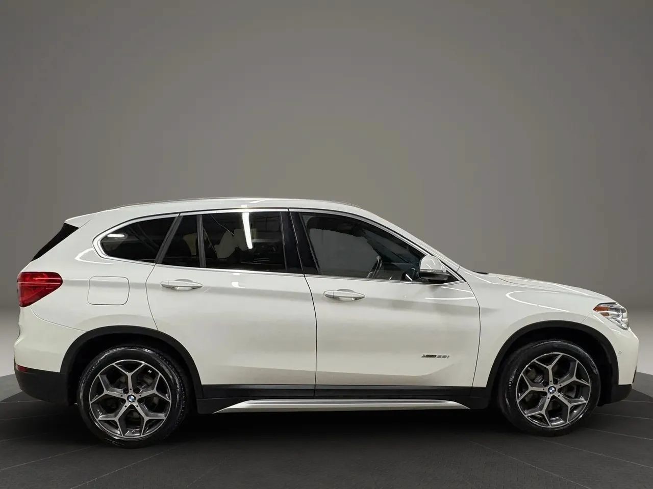 Used 2018 BMW X1 xDrive28i AWD/4WD image 6