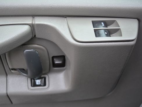 Used 2014 Chevrolet Express 2500 Extended image 24