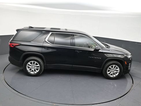 Used 2022 Chevrolet Traverse LS FWD image 16