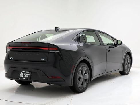 Used 2024 Toyota Prius LE image 10