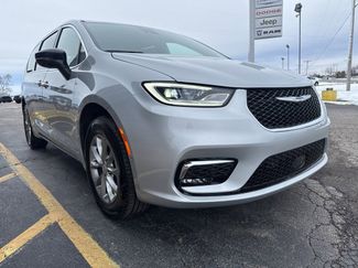 New 2026 Chrysler Pacifica Limited video 2