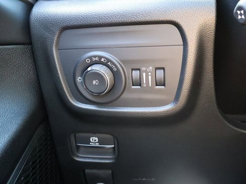 New 2025 Jeep Grand Cherokee L Limited w/ Luxury Tech Group II image 33