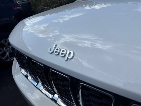 Used 2024 Jeep Grand Cherokee Laredo X w/ Luxury Tech Group I AWD/4WD image 6