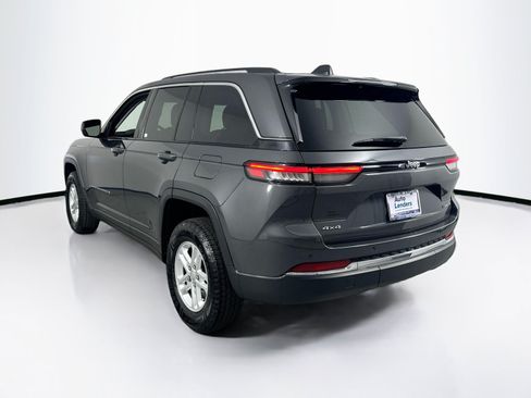 Used 2023 Jeep Grand Cherokee Laredo AWD/4WD image 7