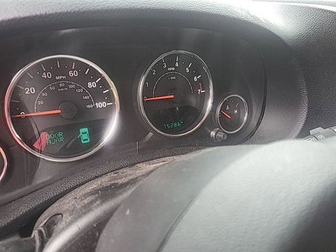 Used 2018 Jeep Wrangler Unlimited Sahara w/ Connectivity Group image 9