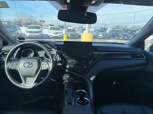 Used 2021 Toyota Camry XLE image 17