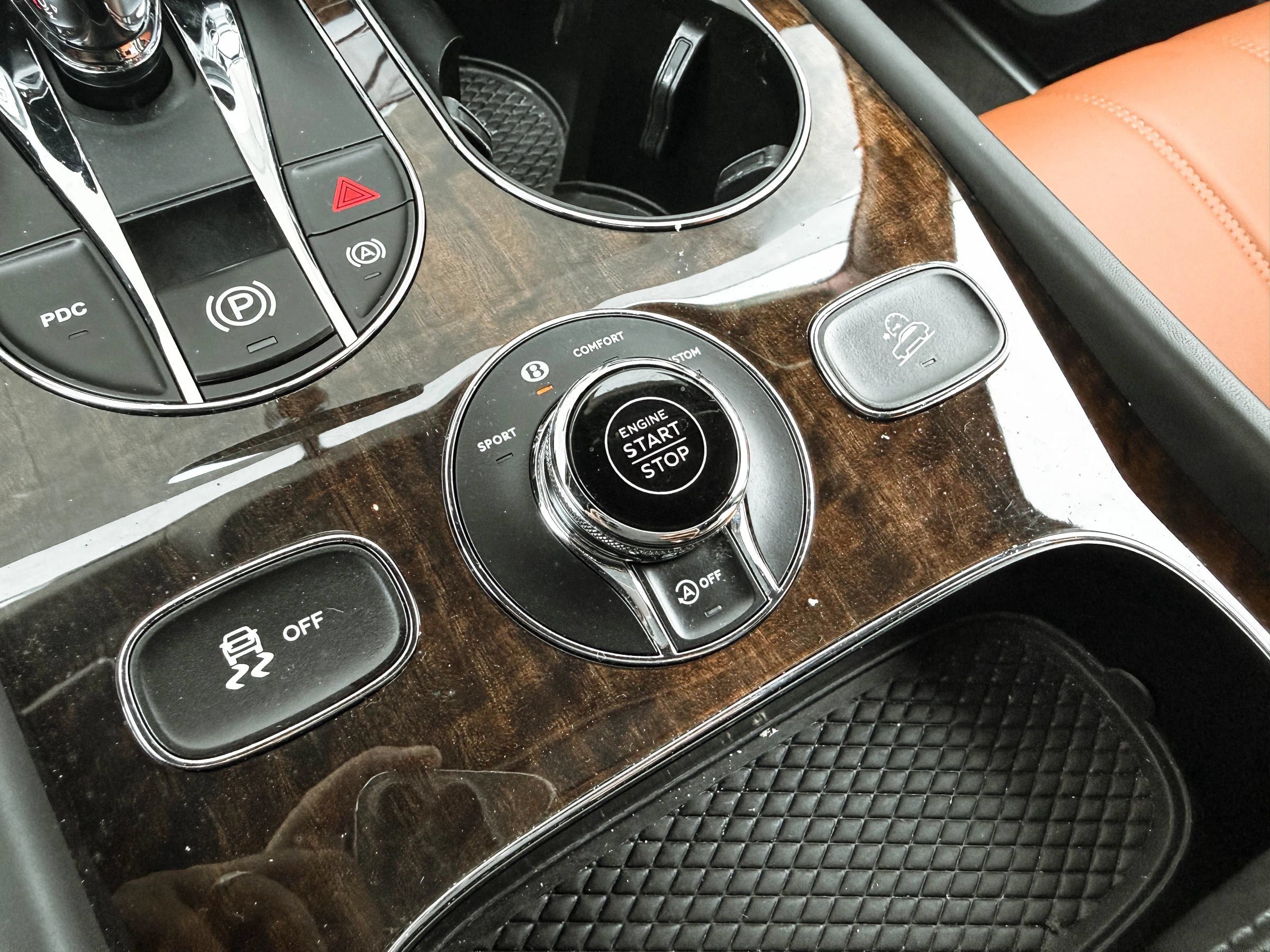 Used 2020 Bentley Bentayga AWD/4WD image 21